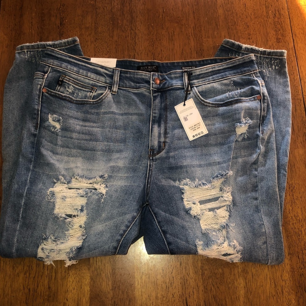 NWT Judy Blue Destroyed Boyfriend Fit Jeans